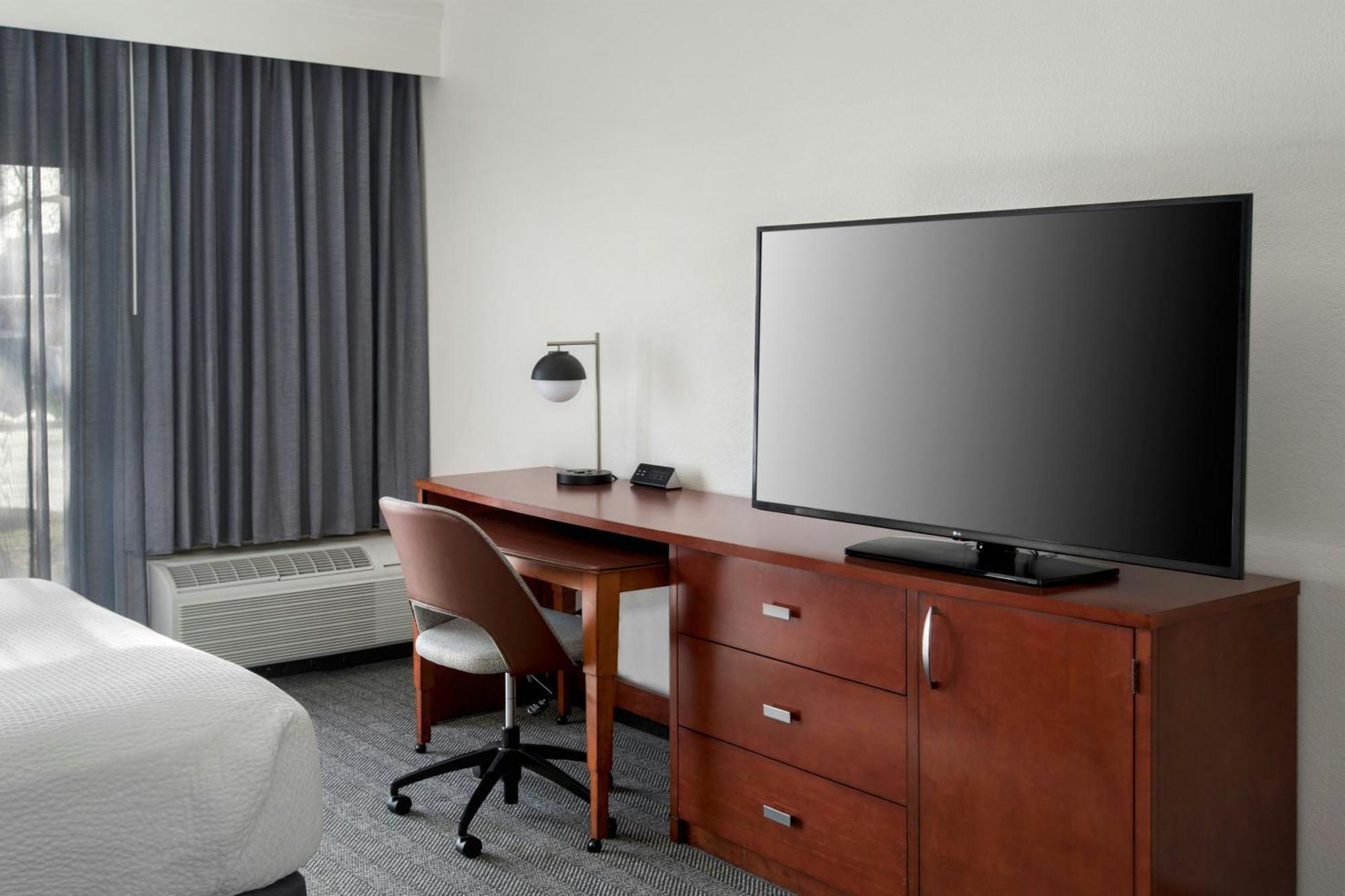 Courtyard By Marriott Silver Spring North/White Oak Exterior foto